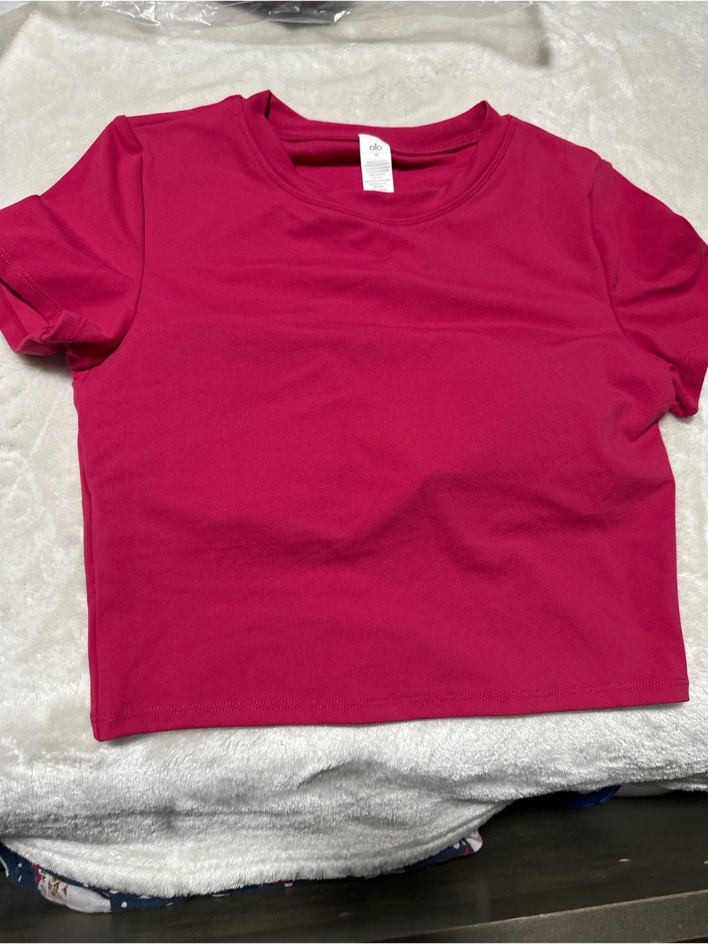 ALO Yoga Women's Magenta Crew Neck Tee